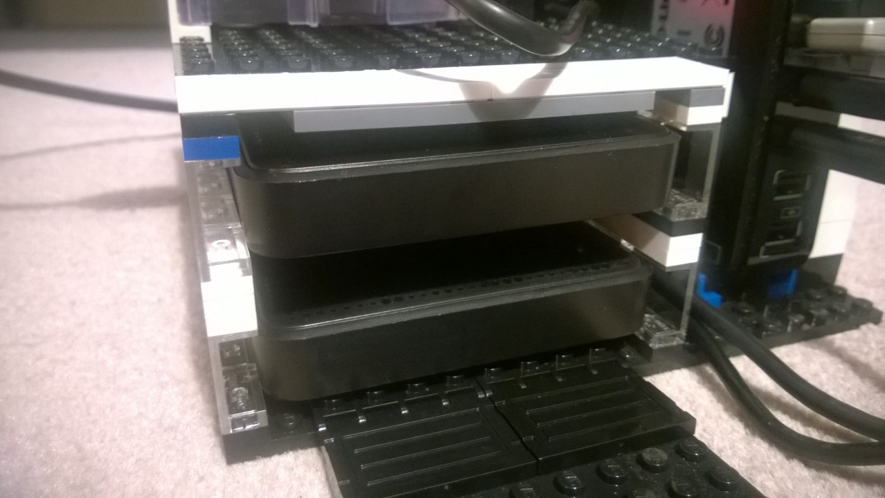 Dual hard disc drives in Lego bays